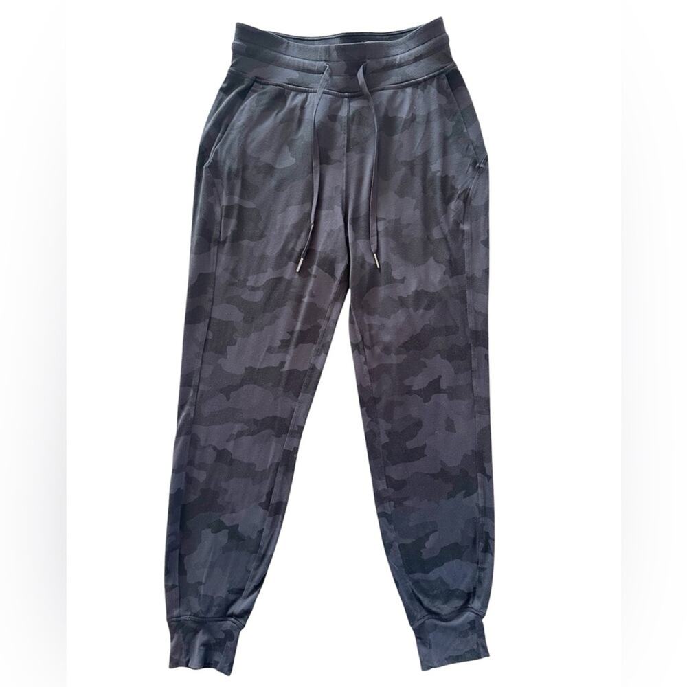Lululemon Ready to Rulu High-Rise Jogger
Heritage 365 Camo Deep Coal Multi 4 EUC